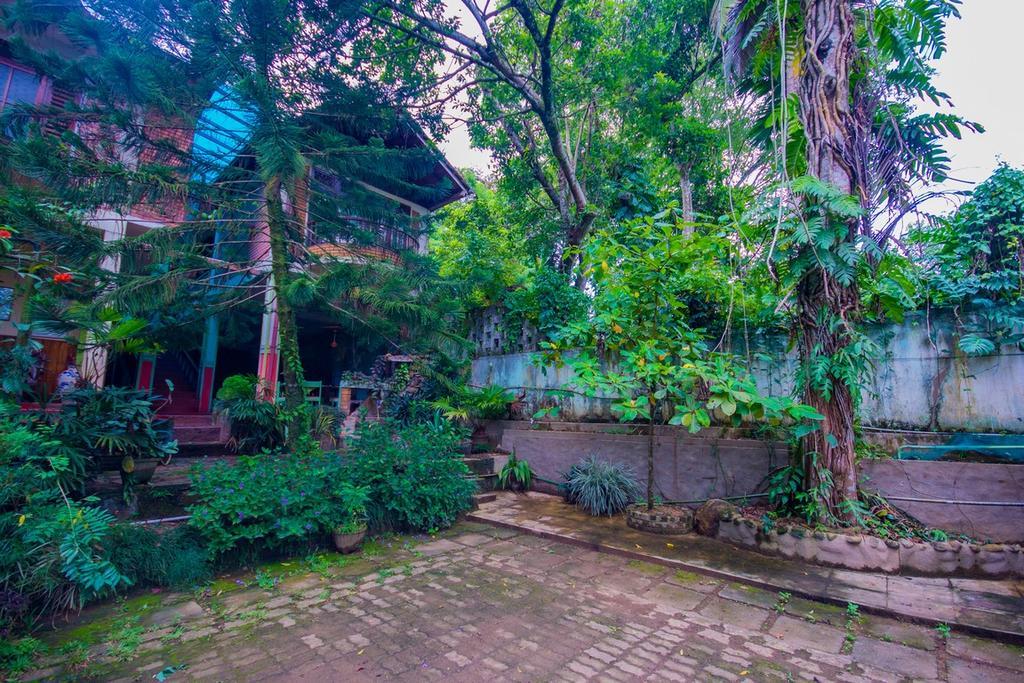 Hotel Gem Land Ratnapura Esterno foto