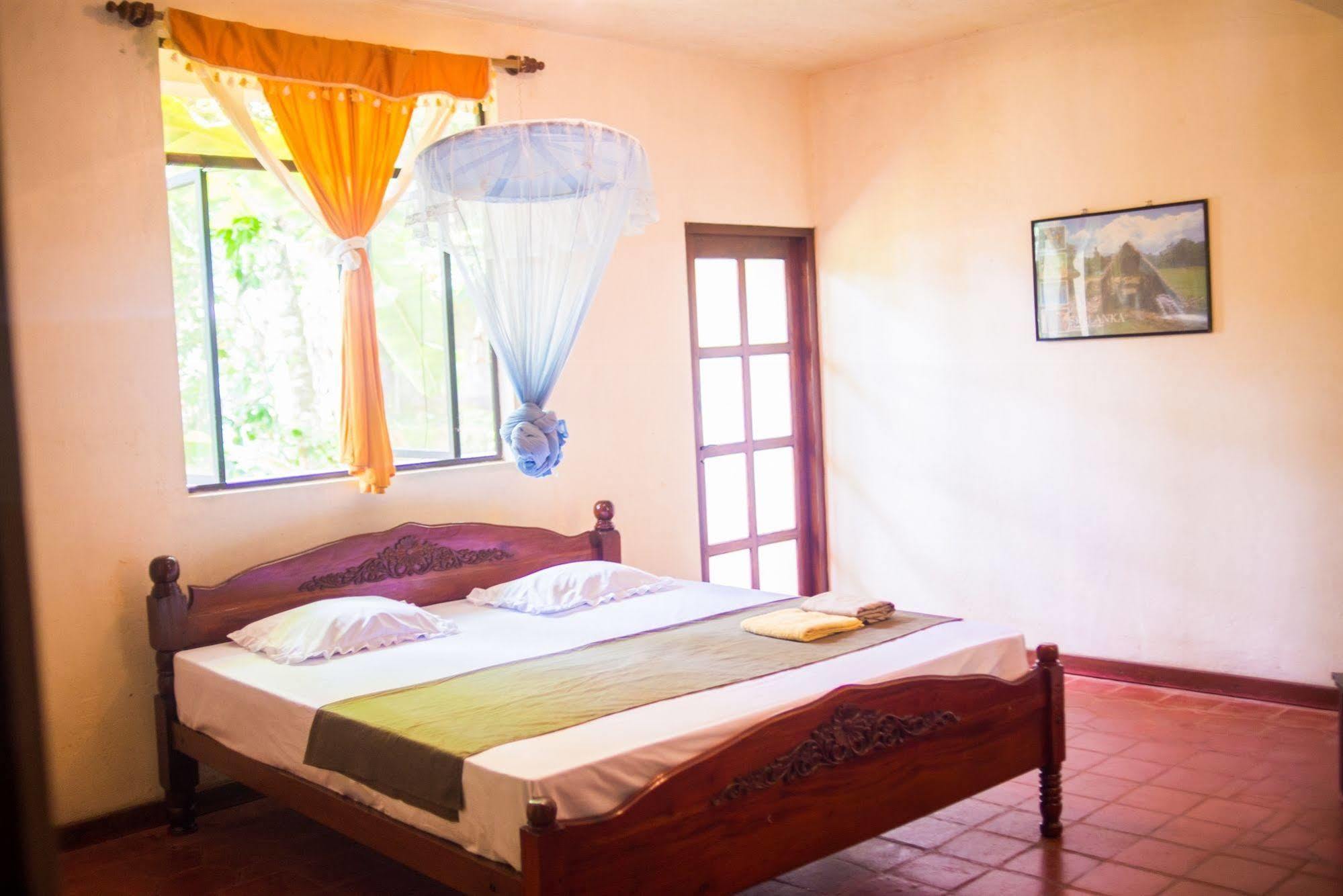 Hotel Gem Land Ratnapura Esterno foto