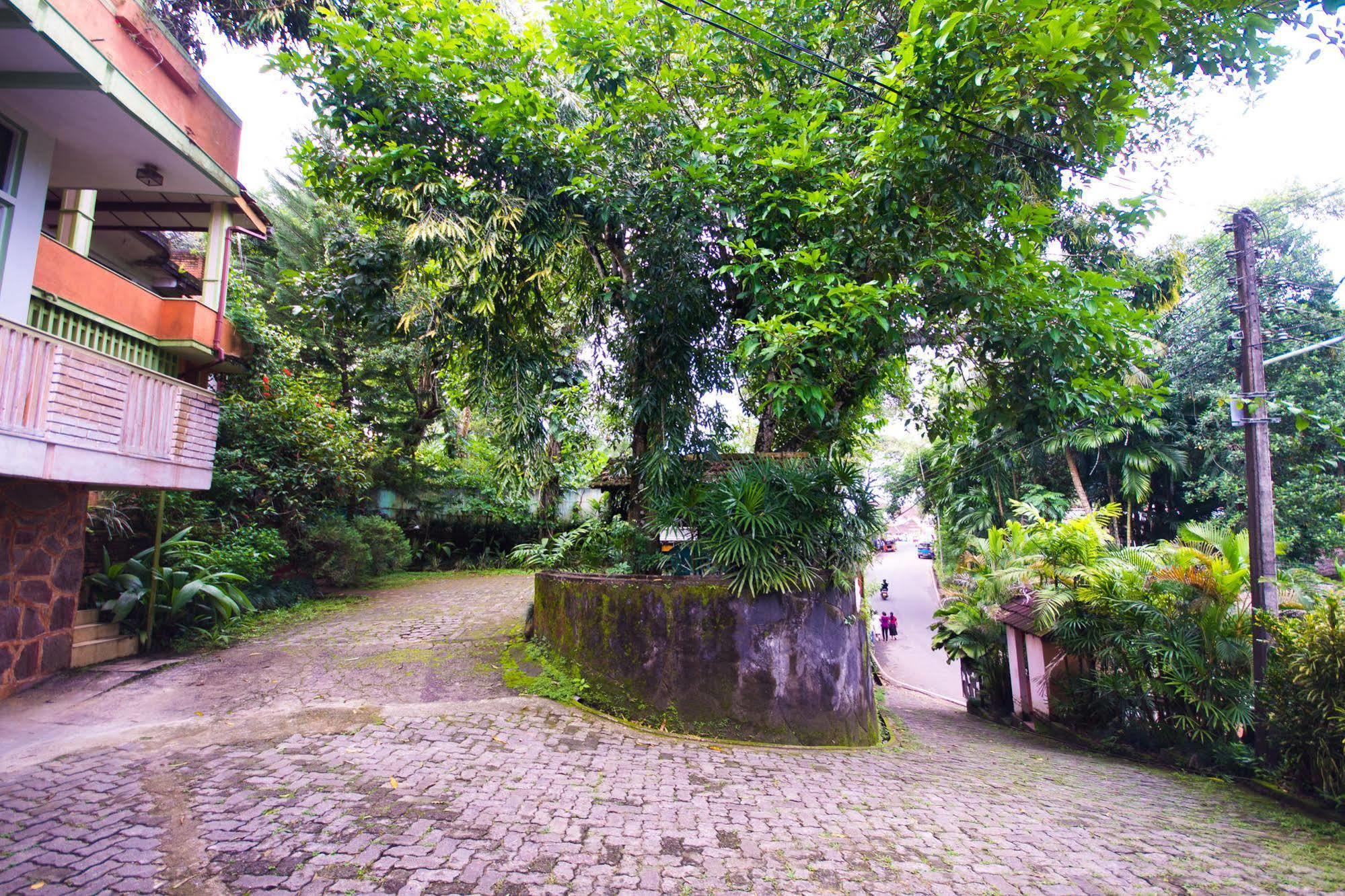 Hotel Gem Land Ratnapura Esterno foto